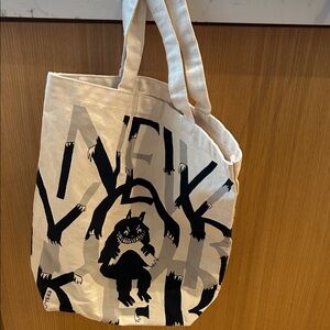 The New Yorker canvas tote. Limited Edition. Black and beige